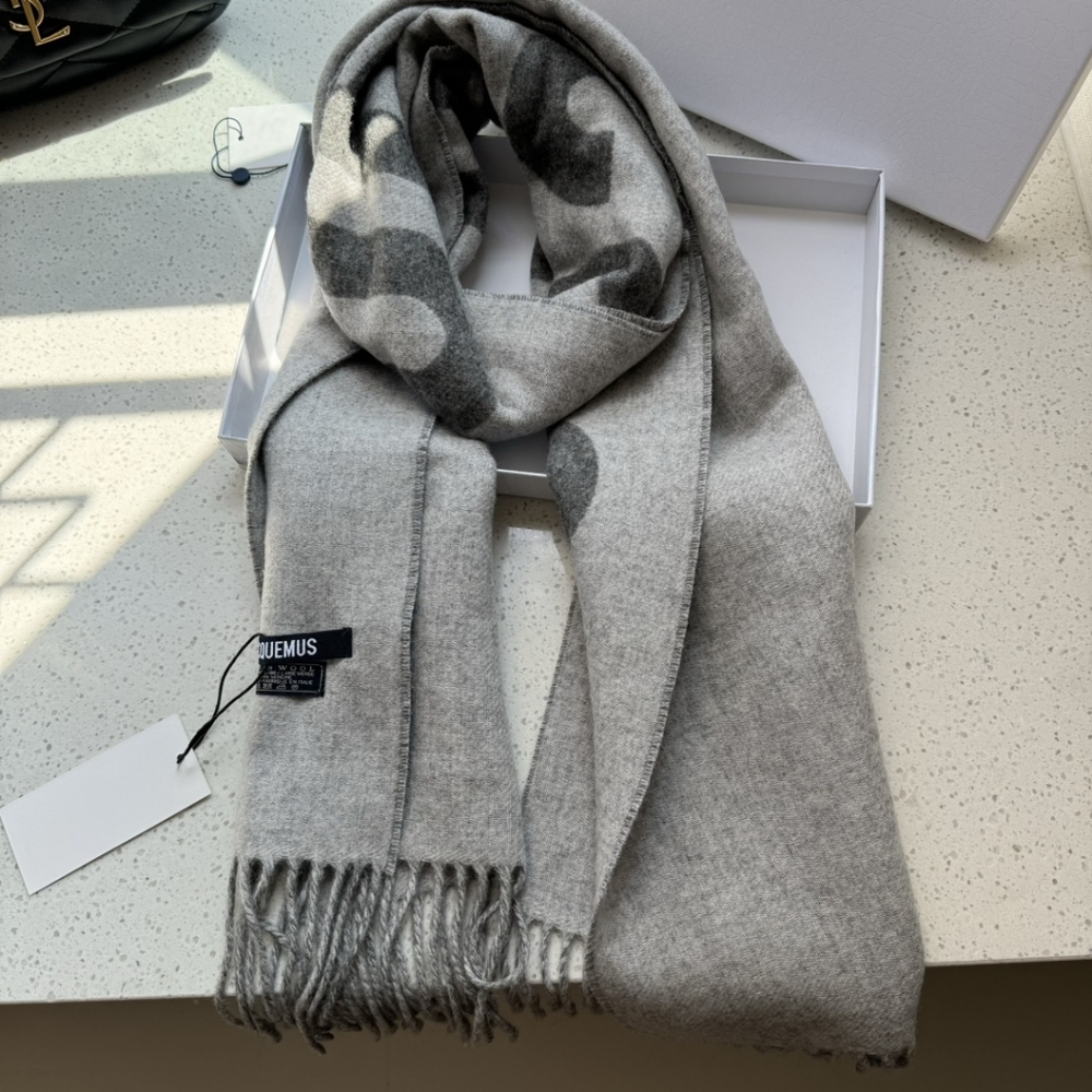jacquemus grey scarf - Picture 3 of 5